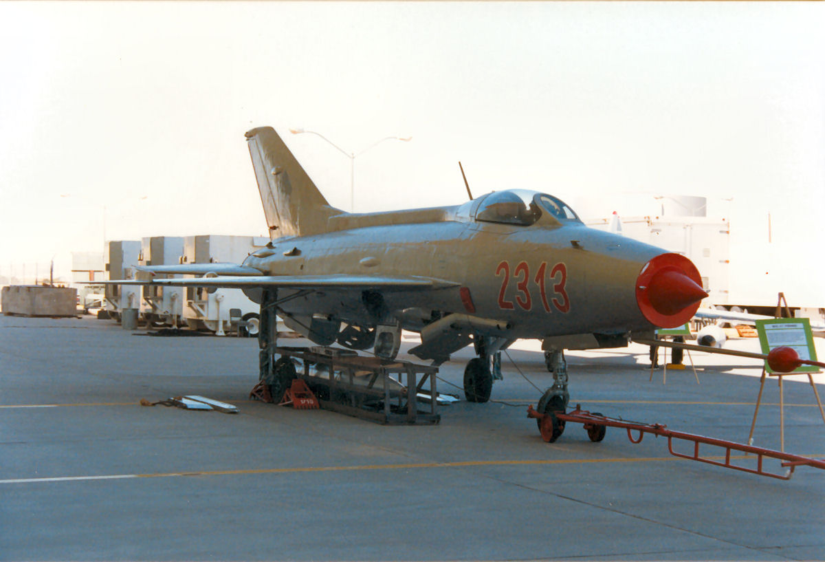 Quel est cet avion ? - Page 10 Abq_mig-21f_06