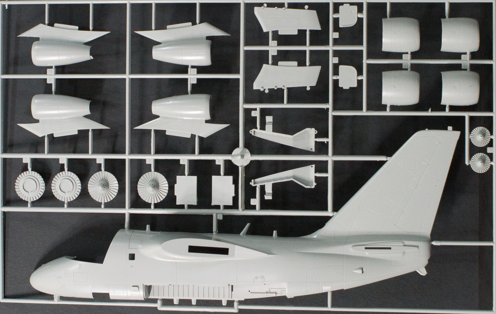 ES-3A Shadow por Italeri It_2735_parts1