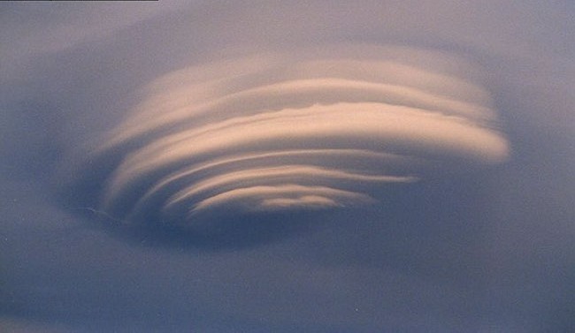 حقائق عن ظاهره الاطباق الطائره Lenticular_cloud-2