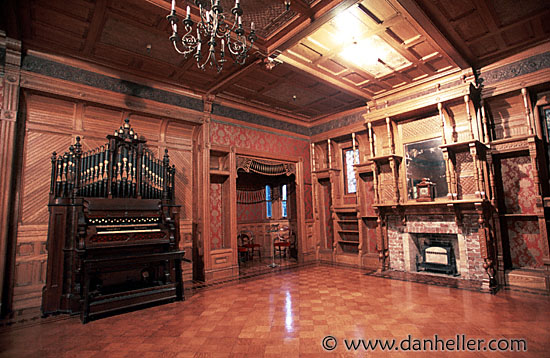 El Salon de Reuniones Ball-room-organ-big