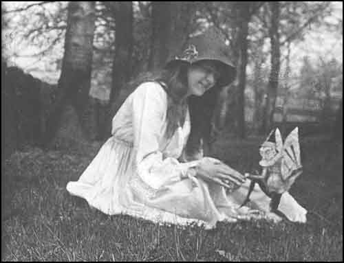 Faut-il croire aux fées ? Arthur Conan Doyle y a cru et !!!!!!!   +  autres???? Cottingley2