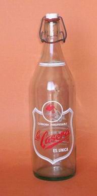 lorsqu'on voyage a Larache on buvait la gazeosa la casera,c'etait une bouteille de 2 litres la grande et 1 litre la petite. Caserab