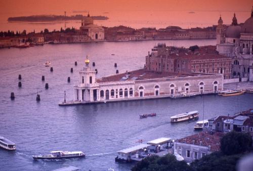 .*. فنيسيا ( البندقية ) .. مدينه تسبح فوق الماء !! .*. Venice_sunset1