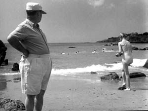 Okie ---- out of hiding and walking on a beach Hulot-vacances-300