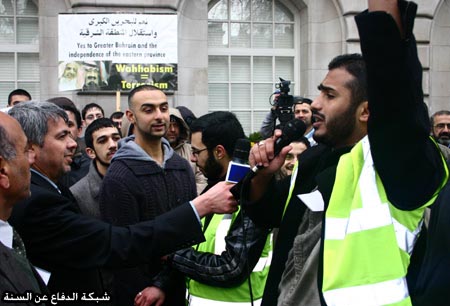 الرافضة يقيمون المظاهرات أمام السفارة السعودية في لندن { صور } Mothaharah8