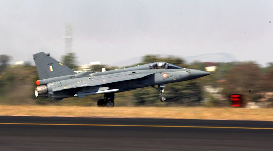 الطائرة الهندية Tejas M02011021100001