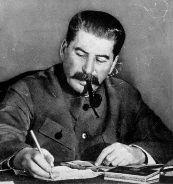 Naprednjakluk - Page 2 Joseph_stalin_-_pipe