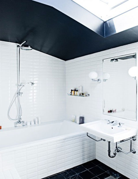 Relooking salle de bain mansardée Salle-de-bain-en-noir-et-blanc5