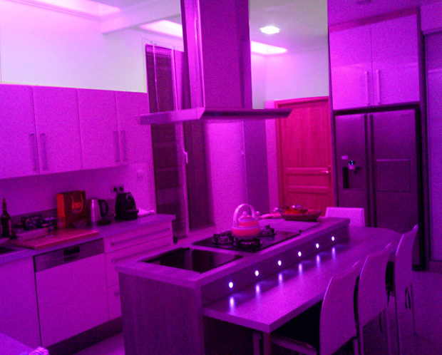 مطابخ مودرن روعه  Deco_cuisine_strip_led-2