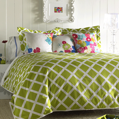  ديكورات باللون الأزرق والأخضر Green-colors-bedroom-ideas-decor-bedding-cushions