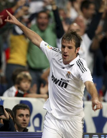 Van der Vaart: hoy se decide si la Premier acepta su fichaje Van%20der%20vaart%20gol_20_original