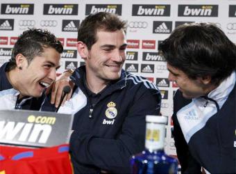 بيريز يحذر صديقة كاسياس من انتقاد رونالدو !  Cristiano_Ronaldo_Casillas_Kaka