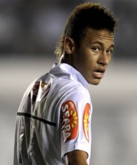 نيمار ومدربه : ميسي هو الأفضل ومن ثم رونالدو Neymar%20do%20santos_75_ampliada