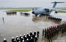 Cérémonie de baptême du deuxième A400M livré à l’armée de l’air A4001_article_demi_colonne