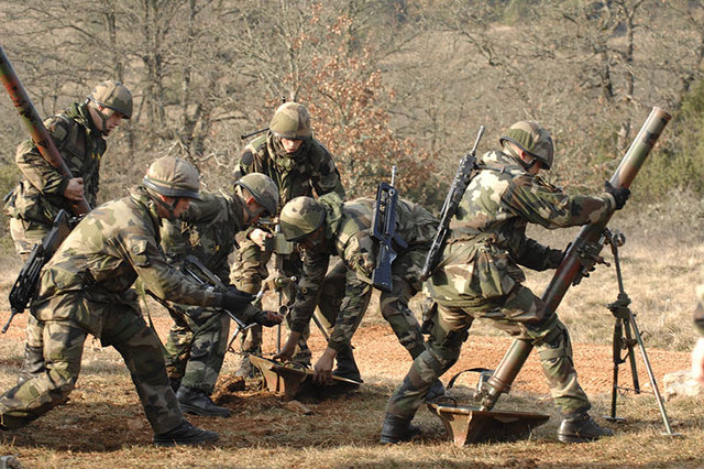 Fuerzas Armadas de Francia Mise-en-place-des-mortiers-de-81mm-llr