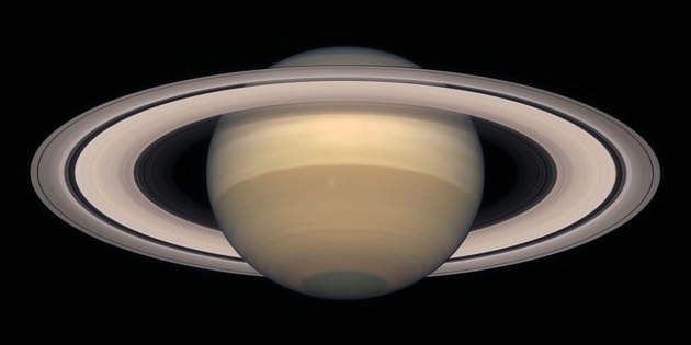 Au mois d'août, il y aura quatre événements célestes à ne pas manquer pour assouvir notre curiosité sur l'espace ! Saturne-novembre-1999