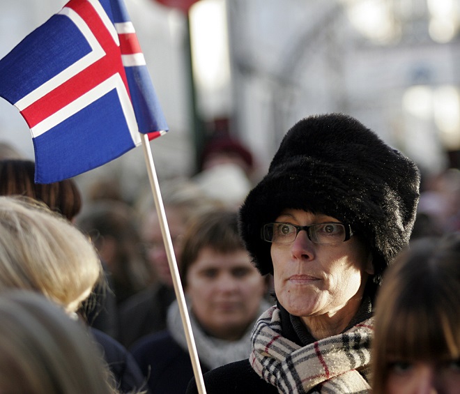 En Islande, les femmes auront les mêmes salaires que les hommes... Une première mondiale qu'on aimerait voir partout ! Par Jérémy B.                       Shutterstock_657884