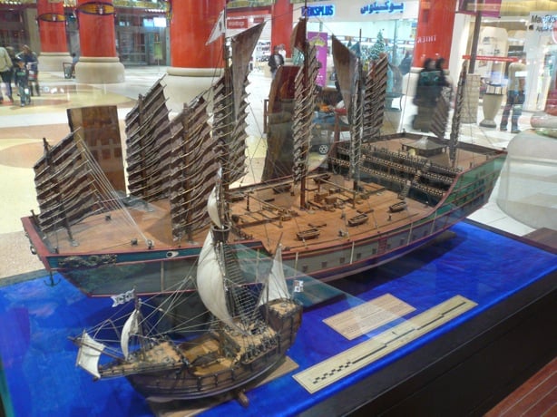 Il y a 500 ans, bien avant Christophe Colomb, l'Empire Chinois dominait toutes les mers du globe...Par Céline Gautier                      Zheng_he_04
