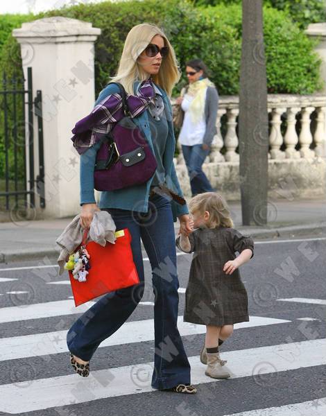 Claudia Schiffer Claudia-schiffer-j-brand-jeans