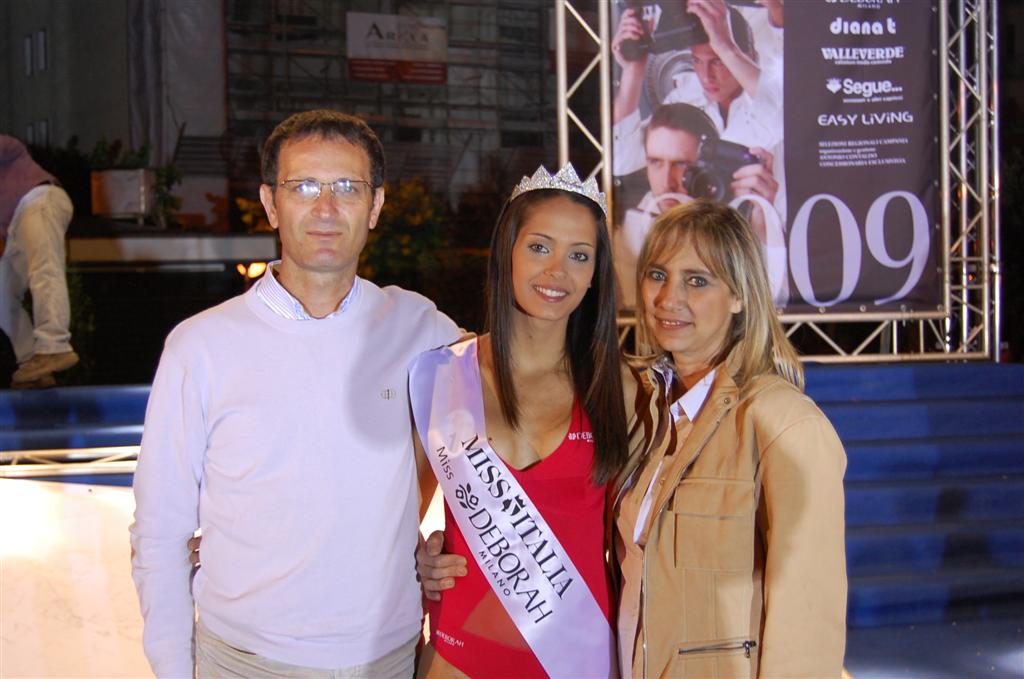 MISS ITALIA 2011 is STEFANIA BIVONE!!! Erika_bufano_con_genitori