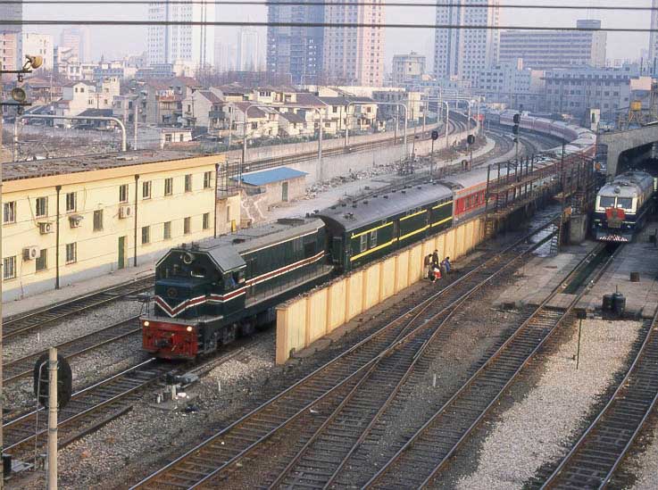 Locomotive ND3 (export China) - Pagina 3 Chinand3shanghai