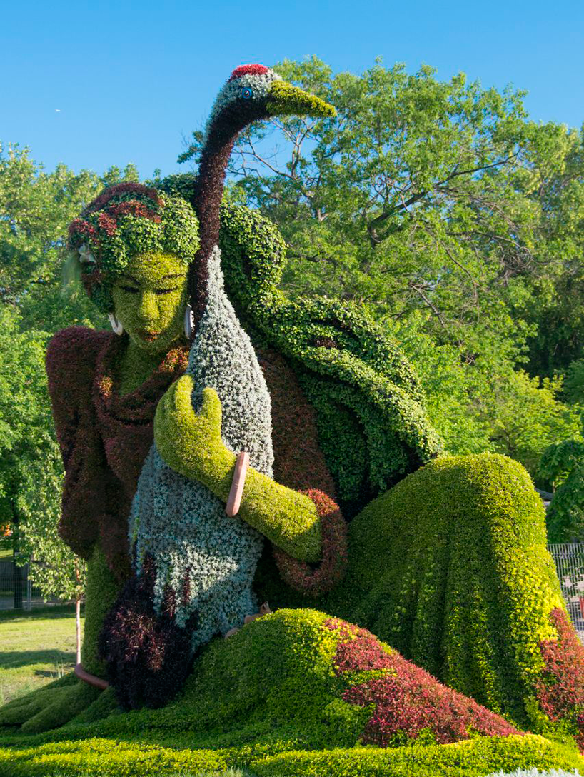 تماثيل مذهلة من النباتات والزهور في كندا - Incredibly sculptures plants Massive-hordicultural-sculptures-in-montreal-designboom-21