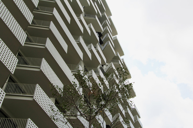 أحدث مجمع سكني في سنغافورة Moshe-safdie-architects-sky-habitat-singapore-construction-designboom-10