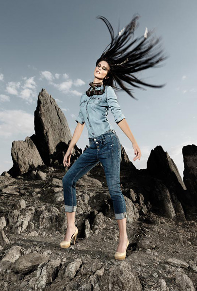  جينزFornarina ربيع وصيف 2012 لساقين رائعتين Fornarina Jeans Fabulous Legs 2012 Spring Summer Fornarina-jeans-fabulous-legs-italy-advertising-campaign-2012-spring-summer-designer-denim-jeans-fashion-t4