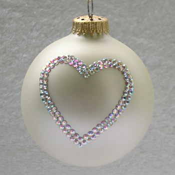      White-heart-ornament-zoom