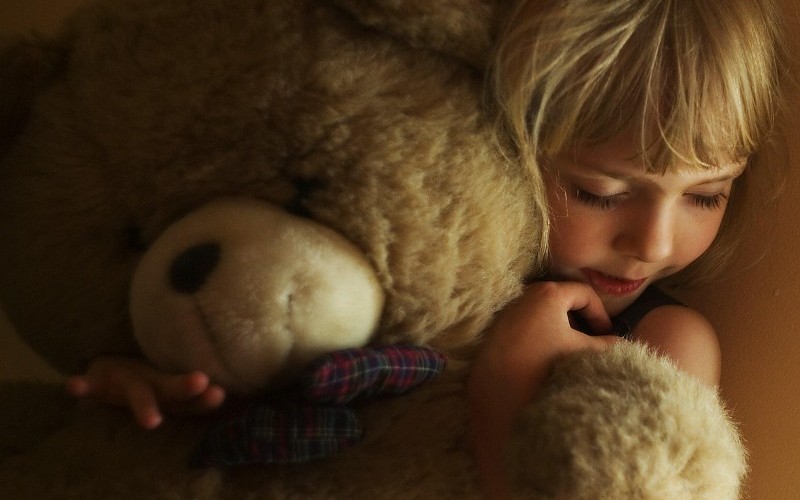 My teddy bear - Page 9 Girl-blonde-hair-face-child-teddy-bear-mood-love-free-desktop-wallpaper-67393