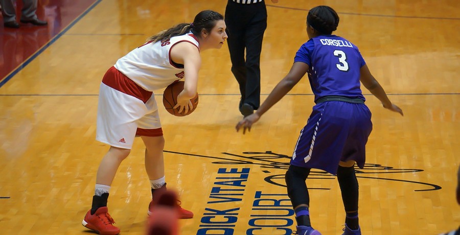 Titan women grind out 1st win of season vs. Niagara, 80-75 Rp_primary_A_Rosanna_Reynolds_Niagara_2015_1