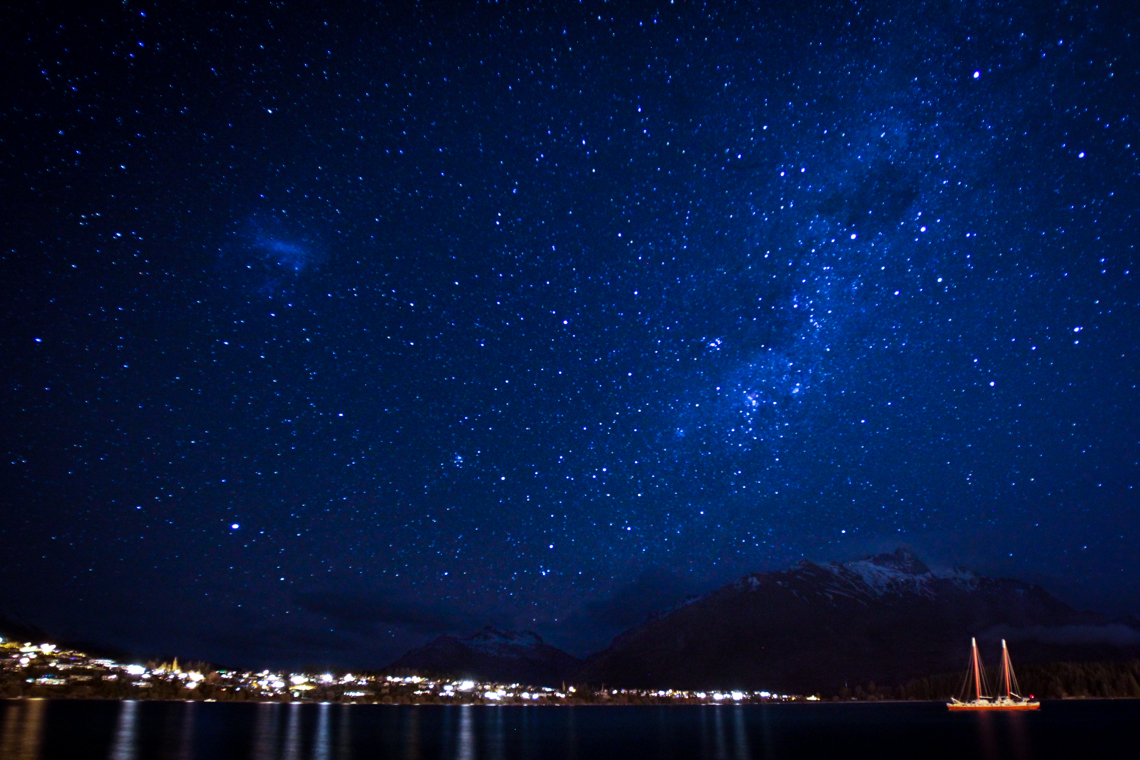 NOCHE DE ESTRELLAS.... - Página 18 Starry-night-in-Queenstown