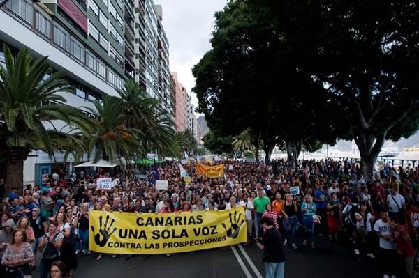 El Gobierno autorizará las prospecciones petrolíferas en Canarias MANIFESTACI%C3%93N1