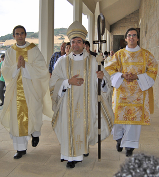 Diocese de Bragança - Miranda - Página 3 Bispo_padres