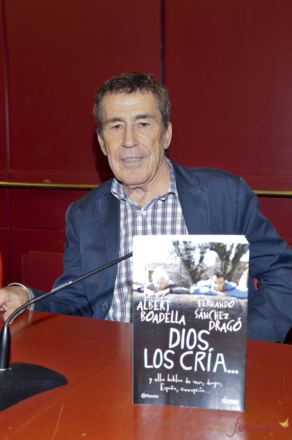 Quien es este jilipollas? 10173_sanchez-drago-en-la-presentacion-de-su-libro-dios-los-cria