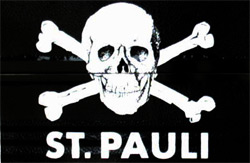 Curiosidades y cosas del Ftbol - Pgina 3 Fc-st-pauli-pirata