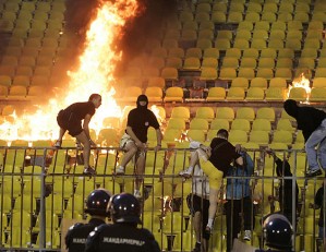 Curiosidades y cosas del Ftbol - Pgina 3 Derbi_violencia-299x231