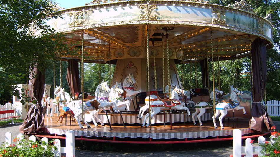 Des idées pour un parc d'attractions MLP? Les%20chevaux%20de%20bois