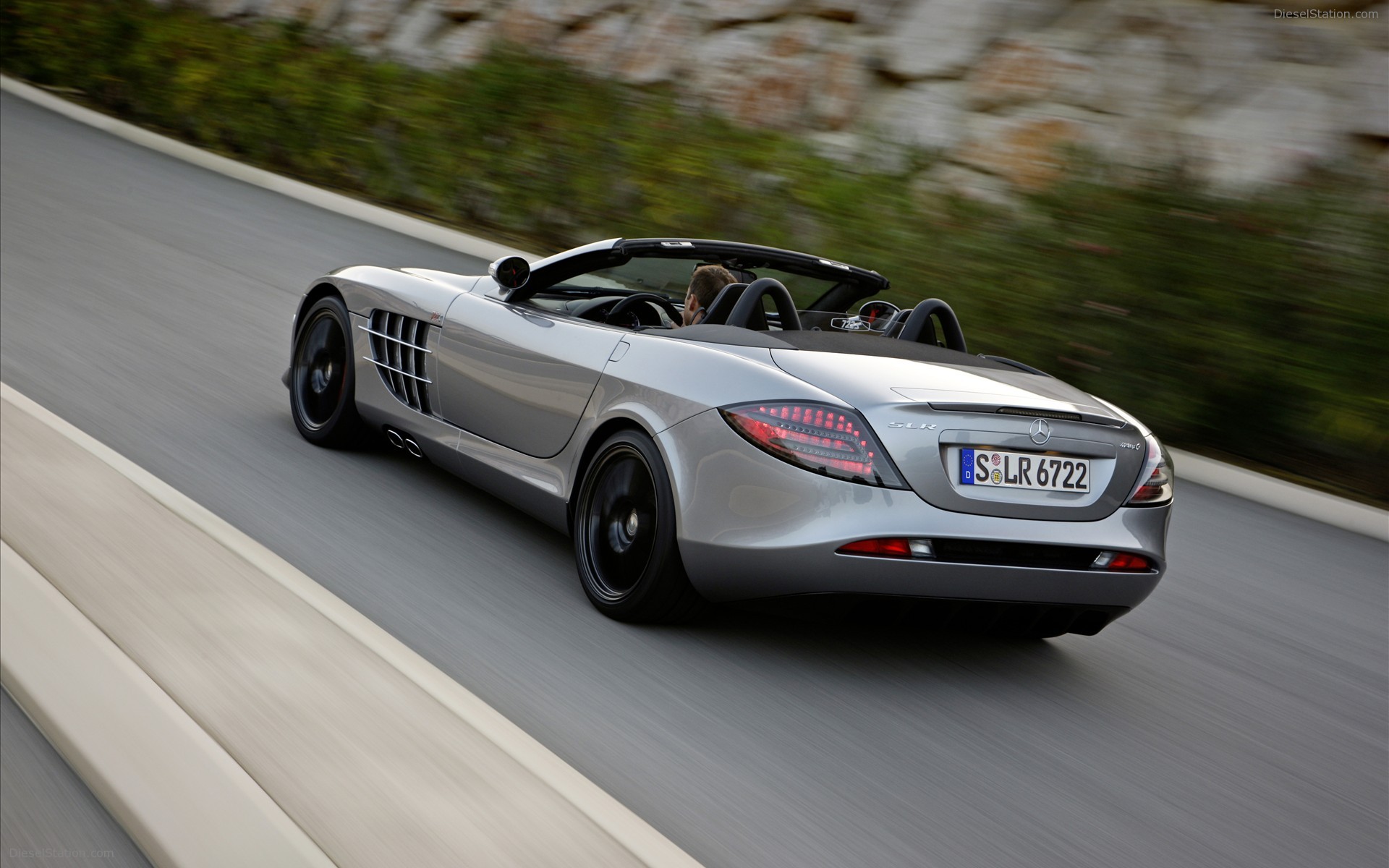 Mercedes-Benz SLR McLaren 2009-Mercedes-Benz-SLR-McLaren-Roadster-722-S-widescreen-16