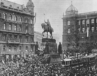 Armée 28._rijen_1918_manifestace_jpg_340x267_crop_q85