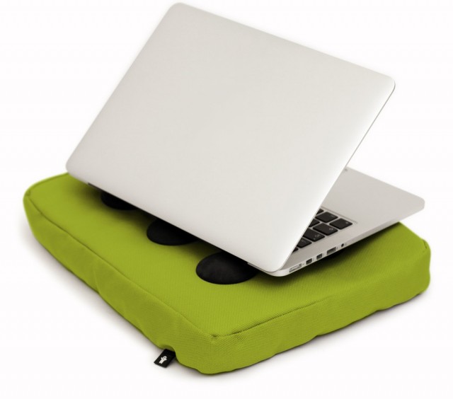 Bosign Surfpillow. Ένα... μαξιλάρι για το laptop σας Surfpillow-640x564