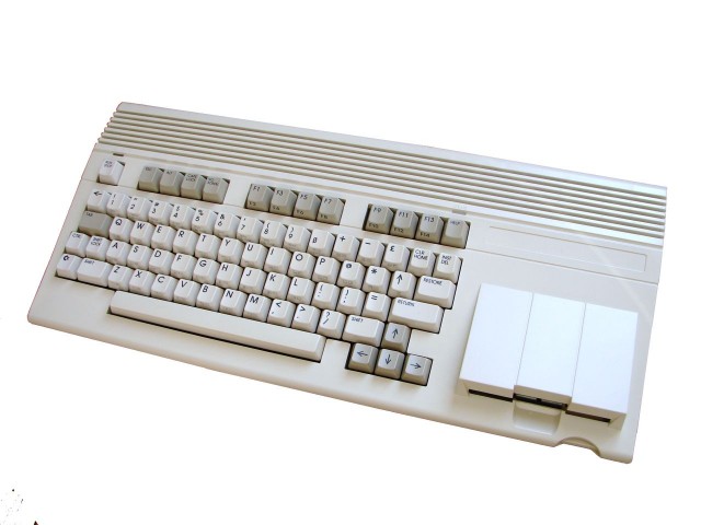 Ένας υπερσπάνιος Commodore 65 πωλείται για 23.000$ στο eBay! Commodore-65-1-640x480