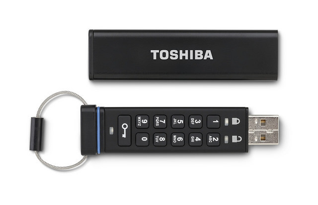 Toshiba Encrypted USB Flash Drive. Το φλασάκι που προστατεύει με... PIN τα δεδομένα σας Toshiba-Encrypted-USB-Flash-Drive