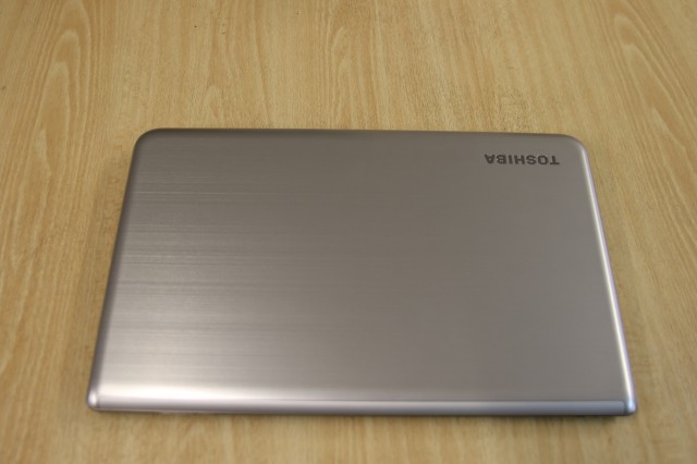 Toshiba Satellite P70-B-10C Review. Όταν η ποιότητα συναντάει τη δύναμη! Toshiba-Satellite-P70_b_10C-3-640x426