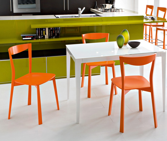 15 صورة لكراسي عصرية من DOMITALIA للمطبخ والحديقة  Modern-Bright-kitchen-chairs-from-Domitalia-5