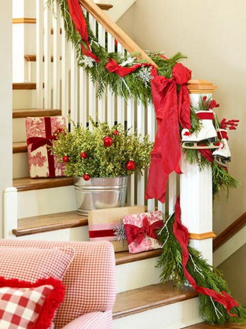 Božić i sve što vas asocira na Božić - Page 20 Christmas-stairs-decoration-ideas-37