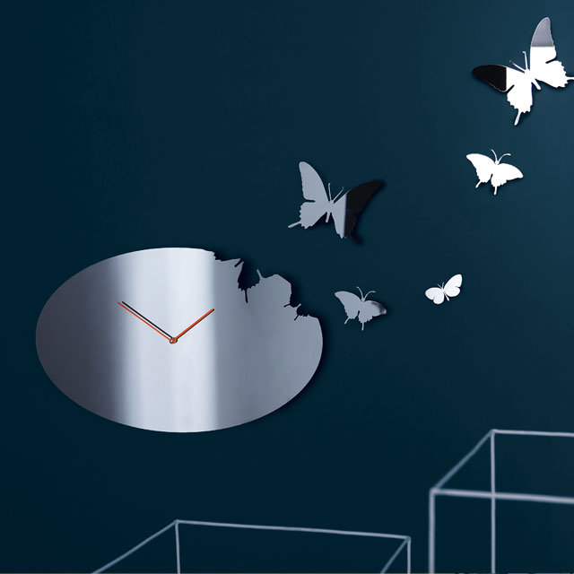 تشكيله منوعه من ساعات الحائط،تشكيله منوعه من ساعات الحائط باشكال غريبة ومتنوعة Cool-clock-butterfly-oval