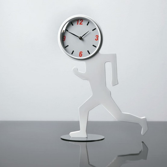 ساعات حائطية كأنها أسطورية Cool-clock-uomino-tavolo-554x554