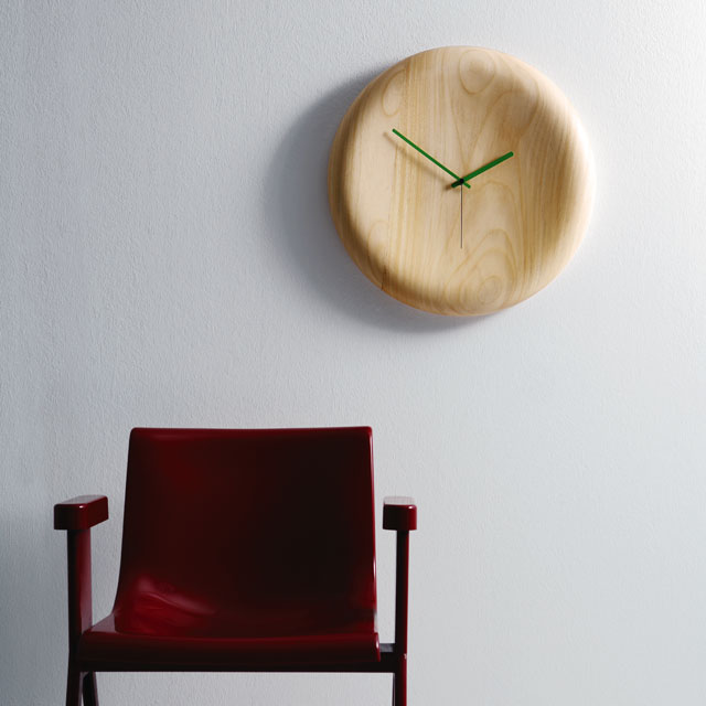 تشكيله منوعه من ساعات الحائط،تشكيله منوعه من ساعات الحائط باشكال غريبة ومتنوعة Cool-clock-wood-pill