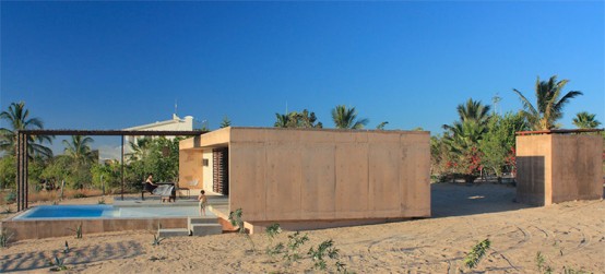 فن الديكور بالمنازل الصحراويه  Minimum-maintenance-house-design-that-could-withstand-a-hurricane-14-554x251